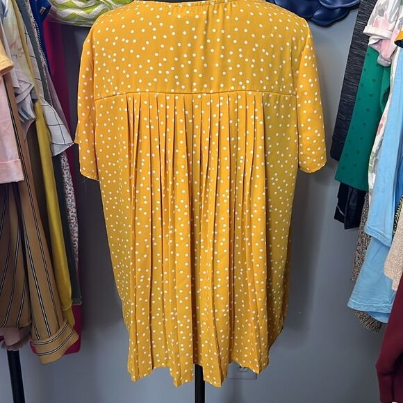 W5 Mustard Yellow Polka Dot Pleated Back High-Low Blouse Size L - Picture 9 of 10